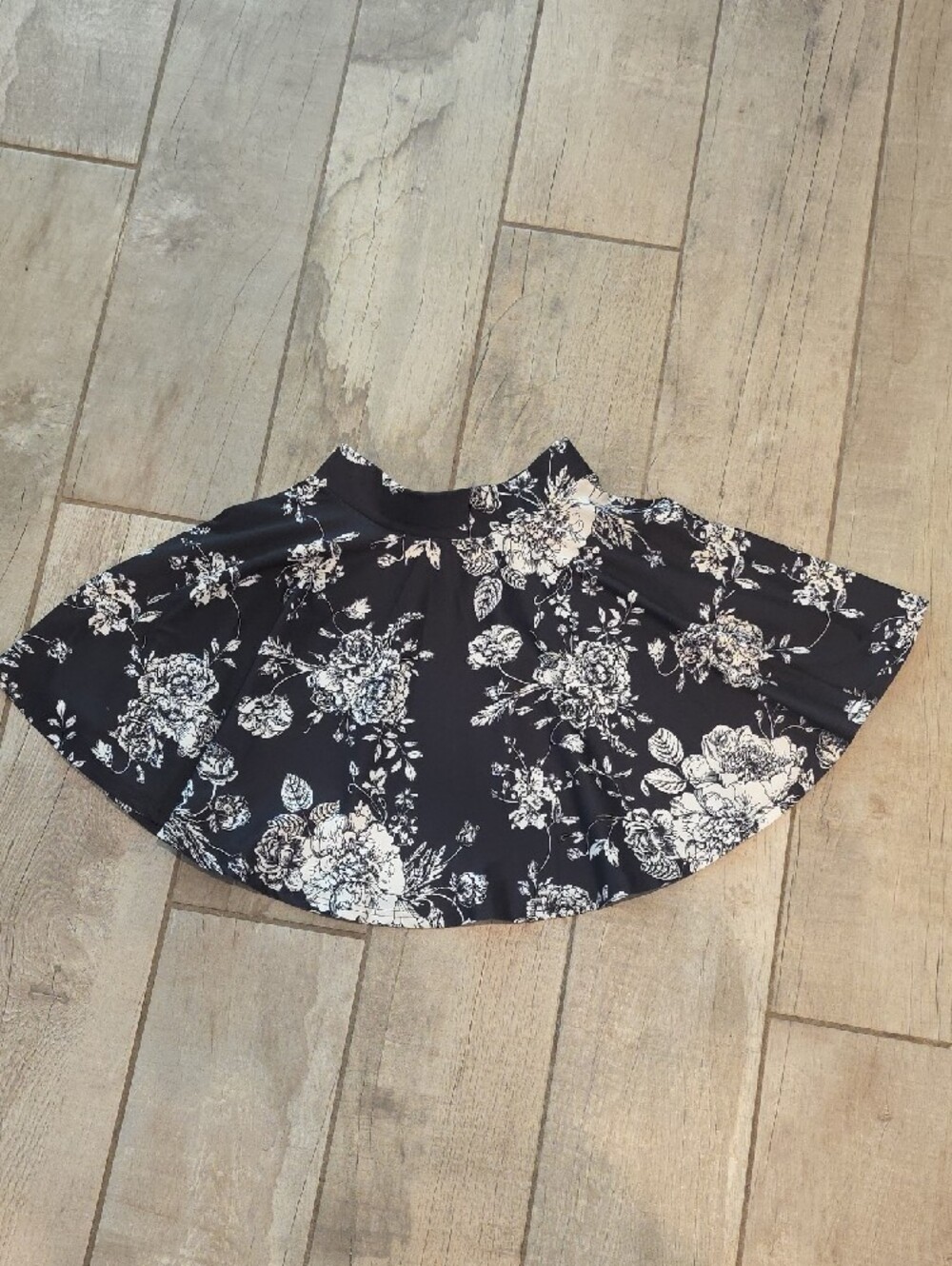 Black & White Floral Circle Skirt - Picture 2 of 8
